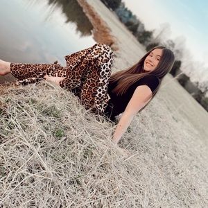 Meet your Posher, Anniston